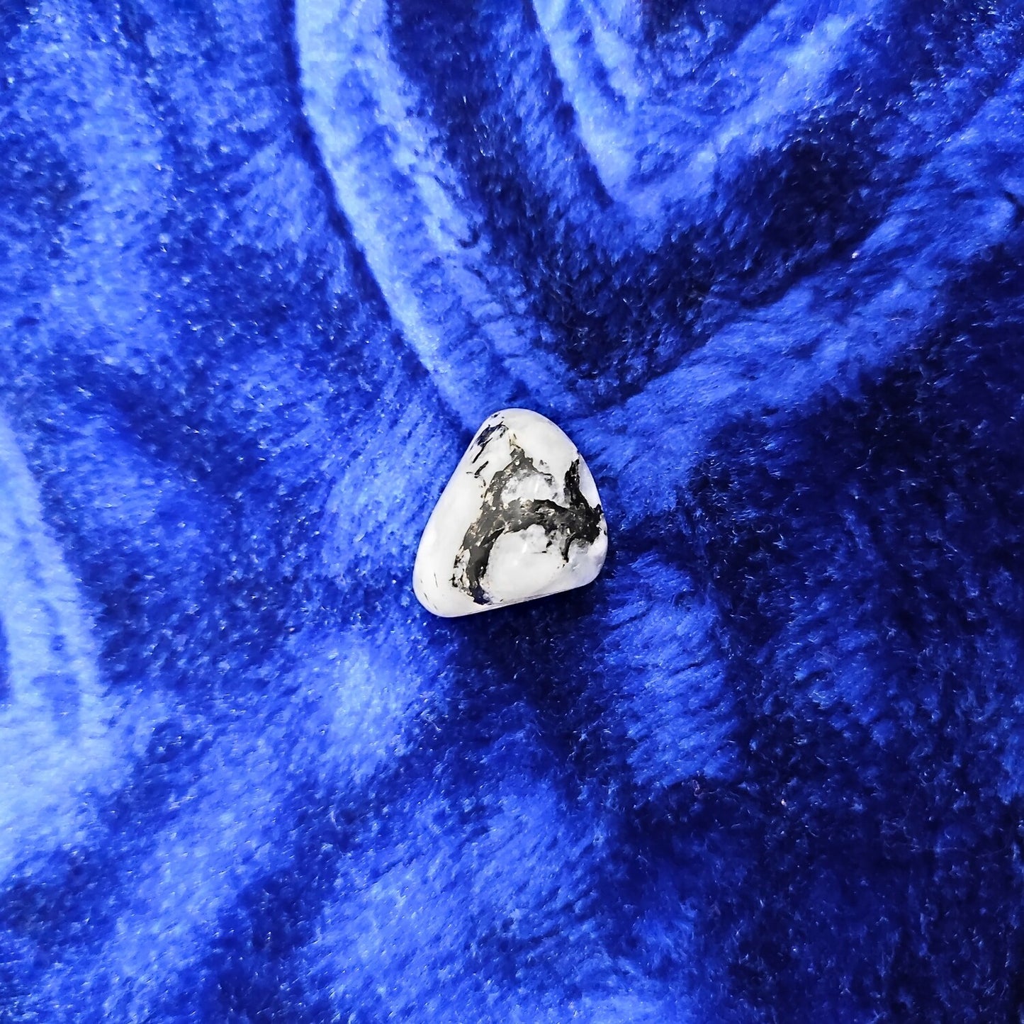 1 Energized Pebble of Moonstone Pebble