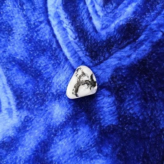 1 Energized Pebble of Moonstone Pebble